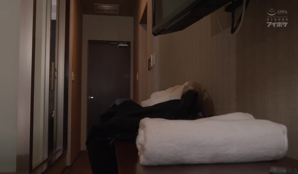 IPX-882 可愛い後輩巨乳OLをホテルへお持