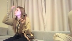 小宝寻花约了个颜值不错LV包包妹子啪啪，近距离特写口交后入大力抽插猛操