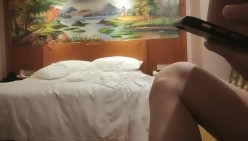 小马丶寻花黑色长裙外围妹舌吻调情，一顿摸搞得妹纸好热，拉着手翘起屁股后入，操的妹纸啊啊直叫