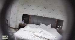 丰满大吊奶偷情美少妇提前开好房等待情夫来新买的情趣用品研究半天才干上骚货呻吟好听搞到高潮了对白有趣