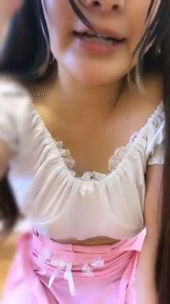 淫声浪语对白淫荡很有套路嘴很甜的巨奶可爱美女主播穿着情趣装各种挑逗哥哥们刷礼物对白精彩