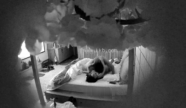 安防酒店摄像头偷拍 ️吃完年夜饭的气质美女和男友