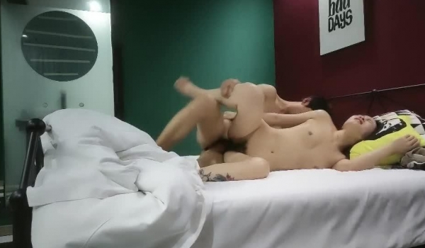 【小酒探花】新晋探花 劲爆首场 苗条00后小萝莉