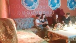 【歌厅探花陈先生】灯红酒绿 淫乱KTV玩4P 酒精音乐刺激下 沙发狂插御姐骚穴 娇喘配着歌声high爆了