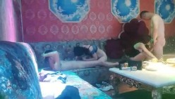 【歌厅探花陈先生】灯红酒绿 淫乱KTV玩4P 酒精音乐刺激下 沙发狂插御姐骚穴 娇喘配着歌声high爆了