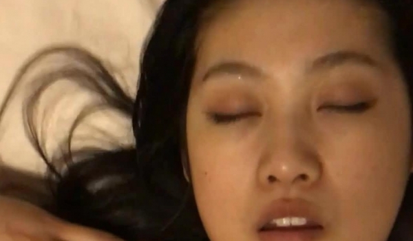 经常一块打麻将的高贵气质女雀友吃宵夜被灌倒后酒店