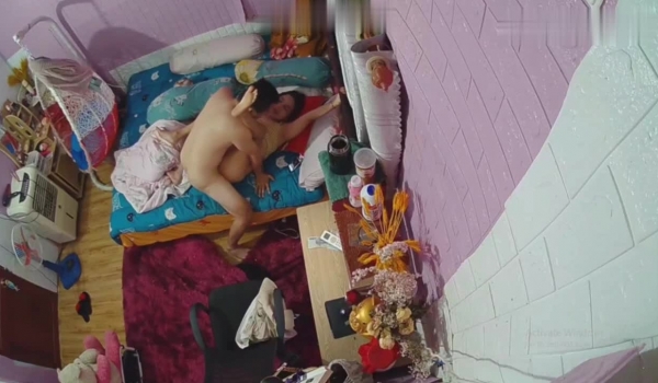 黑客破解家庭摄像头监控偷拍夫妻性事 ️边打游戏边