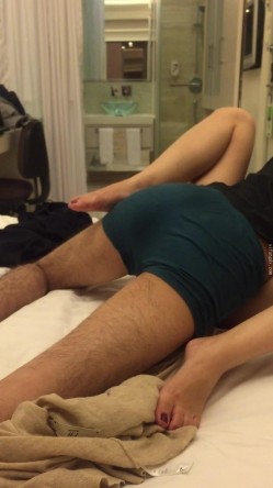 星级酒店，车模级别美女，床上变淫娃，肥美鲍鱼多汁，被插得噗噗响！