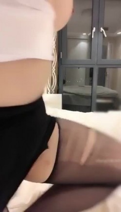 熊猫TV主播美娜酱baby被封杀后小平台大尺度表演独角戏淫语自慰女儿被爸爸内射