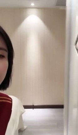 熊猫TV主播美娜酱baby被封杀后小平台大尺度表演独角戏淫语自慰女儿被爸爸内射