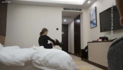 【午夜狼探花】高价网约极品外围小姐姐，女神美乳白嫩，美腿鲍鱼叉开任君品尝