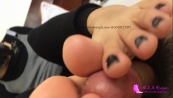 妙沁出品 原创可人学生妹黑色趾甲粉嫩美足打灰机1080P